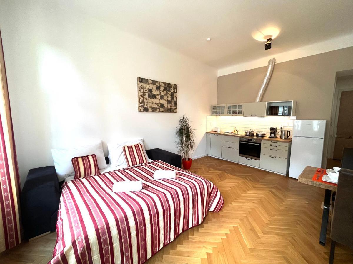 Amazing Apartment Zborovska ปราก ภายนอก รูปภาพ