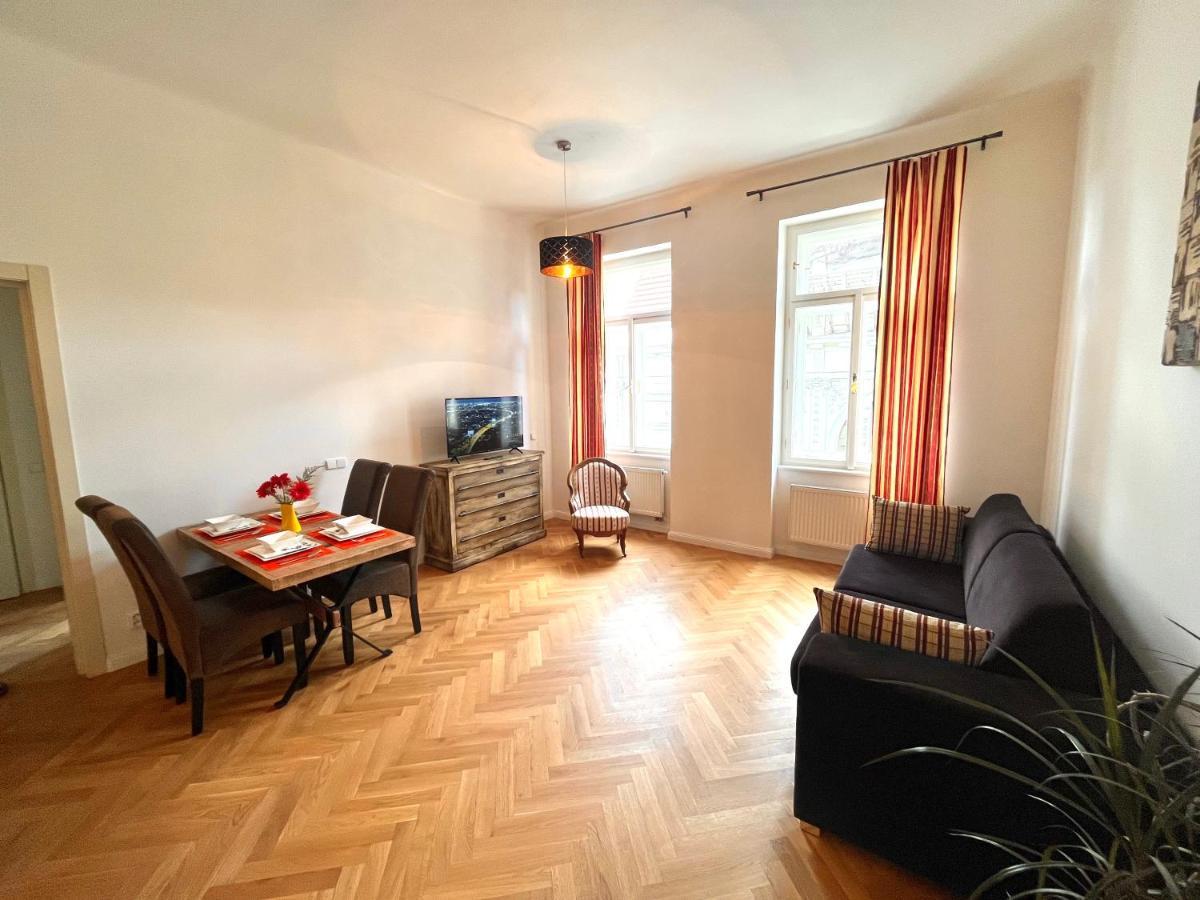 Amazing Apartment Zborovska ปราก ภายนอก รูปภาพ