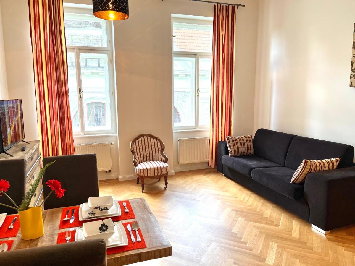 Amazing Apartment Zborovska ปราก ภายนอก รูปภาพ