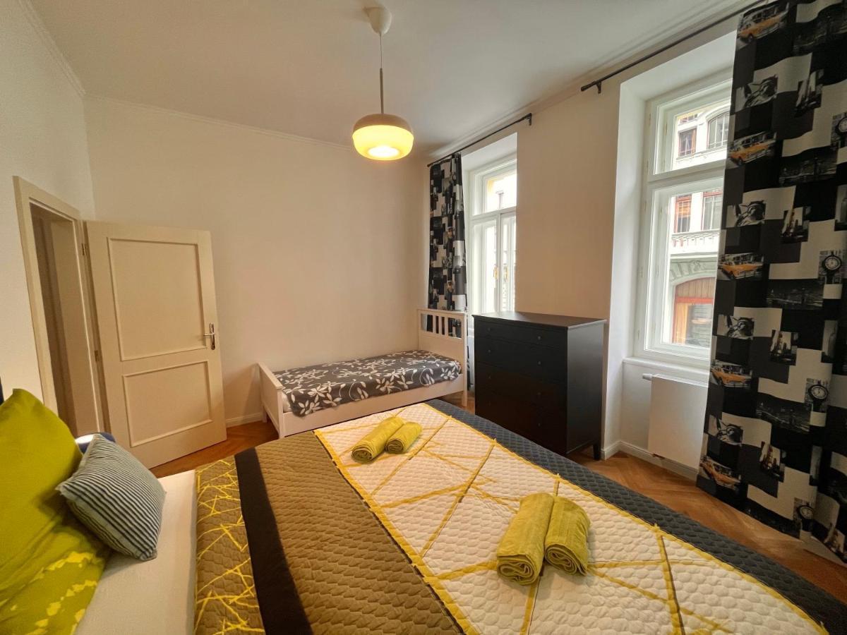 Amazing Apartment Zborovska ปราก ภายนอก รูปภาพ