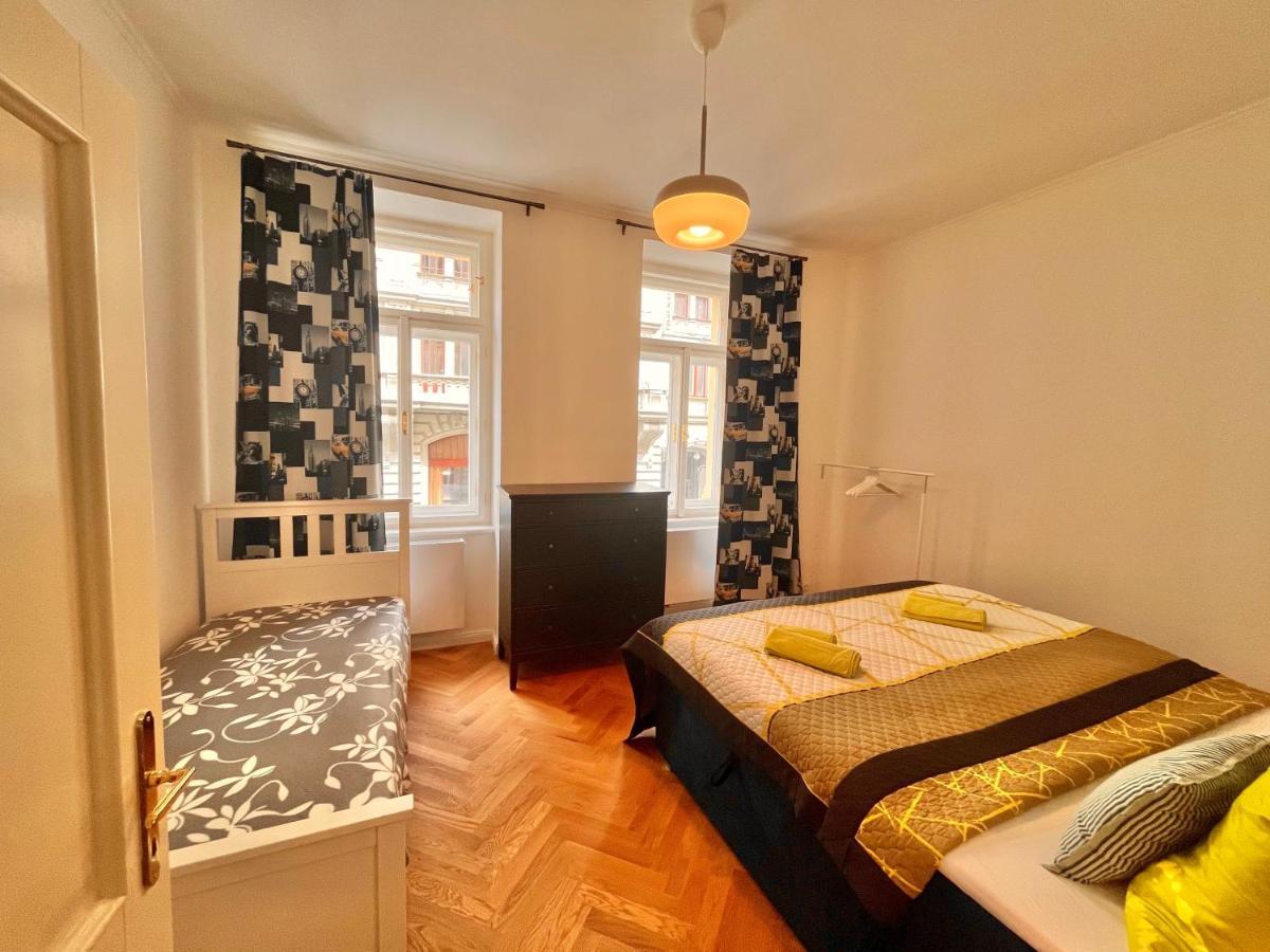 Amazing Apartment Zborovska ปราก ภายนอก รูปภาพ